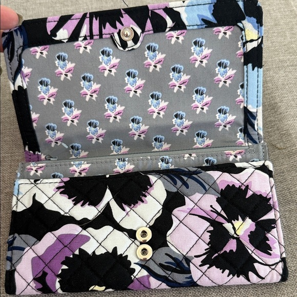 Vera Bradley Plum Pansies floral quilted wallet like new condition - Picture 8 of 9